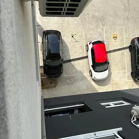 Nis Apartment Appartamento *